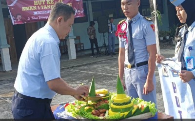 SMKN 1 Tanjungsari Gelar Upacara Peringatan HUT ke-21